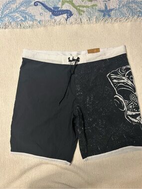 Black and White Graphic Men's Board Shorts with Contrast Waist